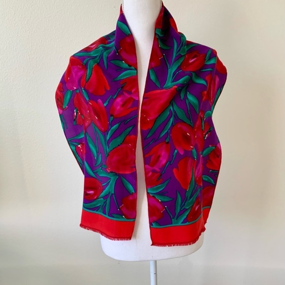 Bill Blass designer silk scarf 11/54”